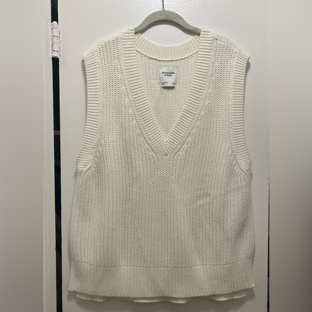 !!! Abercrombie Oversized White Sweater Vest, SZ LRG